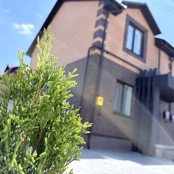 Продам бокови таунхаус з ремонтом без кімісії .