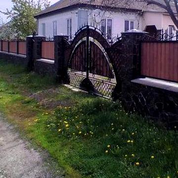 Продаємо будинок