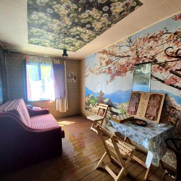 Будиночок біля лісу та озера