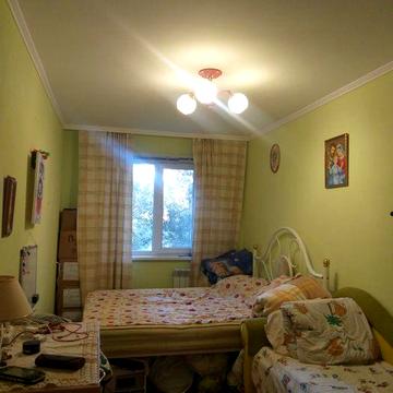 Продам 2 комнатную квартиру военный городок 33