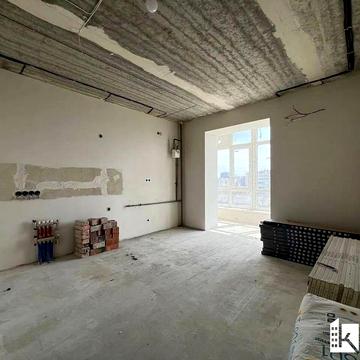 Простора 1 кім кухня-студія 46м2 в центрі з незакінченим ремонтом!