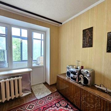 Продам 2х кімн. квартиру не кутова , не прохідна, тепла. Район оптового ринку.