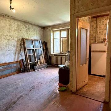 Продам 1-комн. квартиру под ремонт в центре. 3/5 кирпич