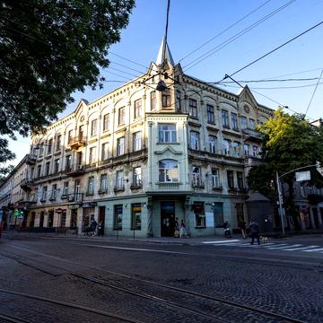 Продаж автентичної 4-кім. квартири на вул. Івана Франка 17