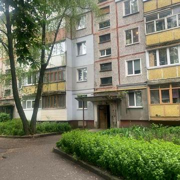 Продам 2-х кім кв на другому поверсі