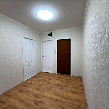 Комфортна 1к квартира. Транспорт, магазини,школи-поруч