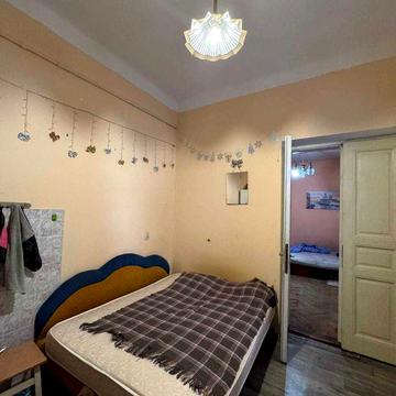 Продаж 1 кім. квартира на вул Антоновича ближній центр від власника
