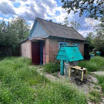 Продам будинок с гаражом і постройками є торг