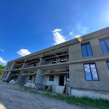 Котедж на березі річки з власним пляжем