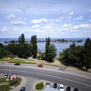 Продам квартиру на набережній Черкас ( Митниця), із видом на Дніпро ЖК Козацька 1/1
