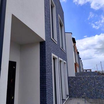 Продам останній котедж з максимальною комплектацією. Щасливе. Міські комунікаціїї. БЕЗ КОМІСІЇ ДЛЯ ПОКУПЦЯ ! ! !