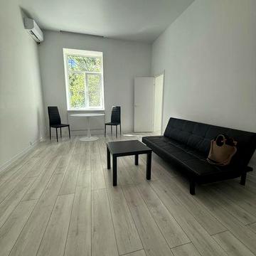Продам 2к квартиру з ремонтом, центр