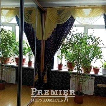 Продам 3-х ком квартиру в Центре. Сталинка.