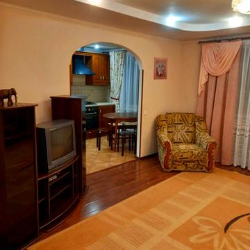 Шовкуненка вул., 3