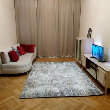 здається трьохкімнатна  квартира в центрі