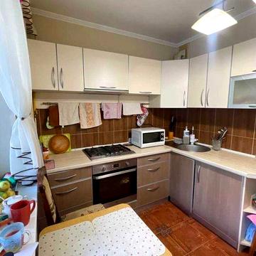 Квартира в Новобудові з капітальним ремонтом меблями та технікою недалеко від метро Наукова.