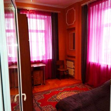 Здам 3-кімнатну квартиру в самому центрі міста Луцька з меблями та побутовою технікою. Власник. З тваринами не можна!