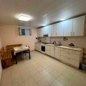Продам будинок 4-х поверховий на 423 причалі