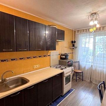 Продам 3к улучшенку 1й эт/9и кухня 9м газ, кирпич, м. Ботсад