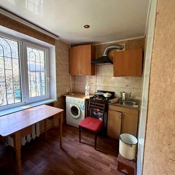 Продам 2 к квартиру космос 1 поверх