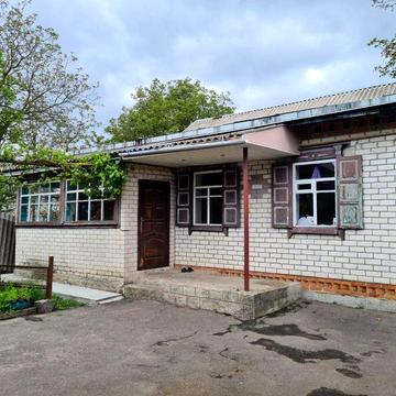 Будинок і ділянка в селі