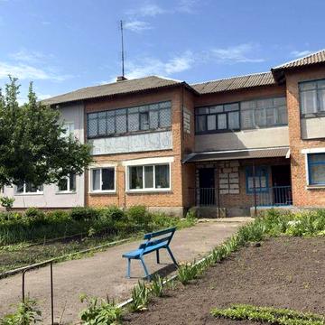 Простора 4-кімнатна квартира 101,6 м² з землею та підвалом у Дослідницькому