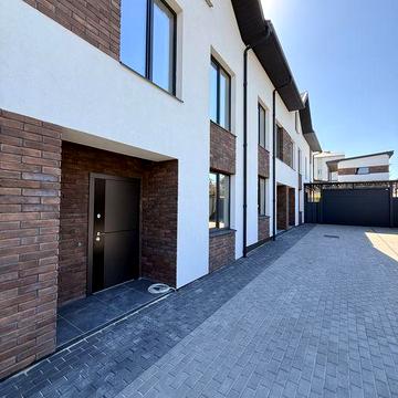 Таунхаус 90 м² + мансарда 45 м² у центрі Ірпеня — $100 000. Без комісії. Центральна локація, всі комунікації підключені.