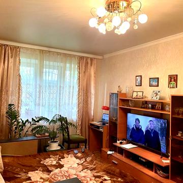 Код 24 Продам квартиру на Космонавтов