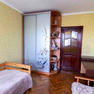 Виноградар, Квітневий провулок, Серія КТ з холом