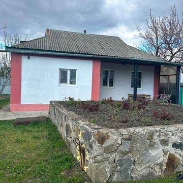 Продаж затишного доглянутого будинку у мальовничому місці