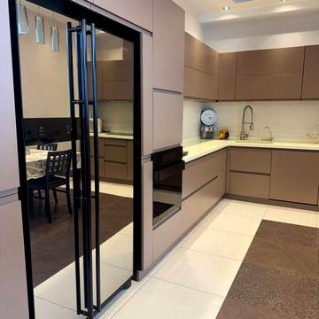 Продаж видової 3 к квартири 124 м2 по вул. Соломʼянська 15А. Паркінг є.Вихід у парк.Автономний будинок