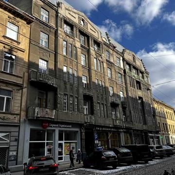 Продаж квартири з авторським ремонтом в центрі в австрійському люксі по вул. Словацького. Парк Франка