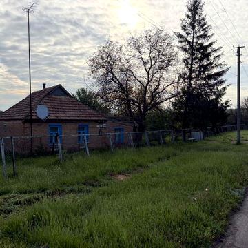 Дім з земельною ділянкою в с. Веселівка