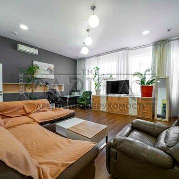 Продається квартира на вул. Інститутська 14 (Урядовий квартал) 146 м2 тераса 47 м2, 4/4 поверх. Квартира двоповерхова