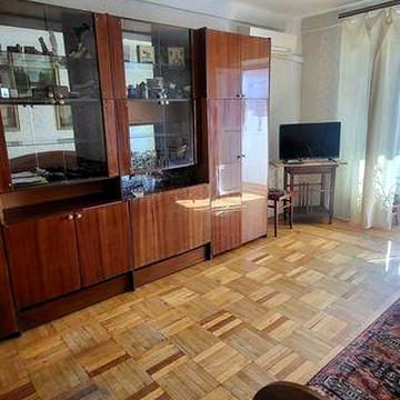 Продам 1--х пр-кт Тичини 9  Березняки