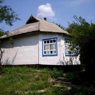 Продам земельну ділянку з будинком с.Телешівка