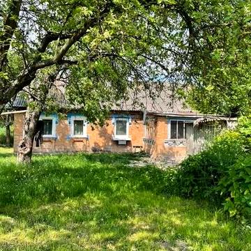 Продам  будинок в селі біля Козятина( земельна ділянка 30 соток)