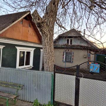 Приватний будинок поруч з містом,Довжок +10 соток землі