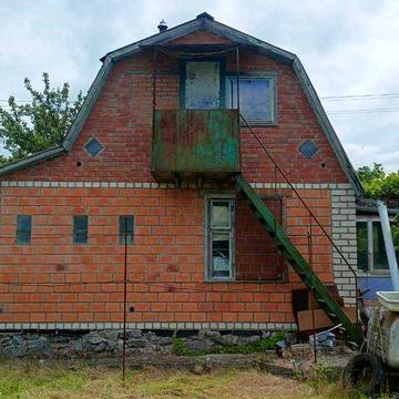 Продається земельна ділянка з дачним будиноком в с. Іжаківка