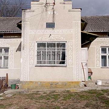 Будинок біля лісу