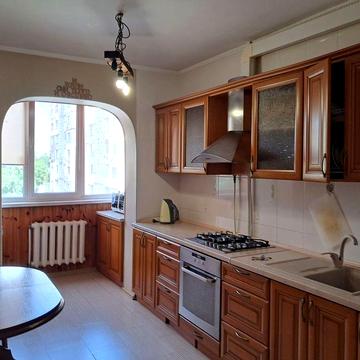 Сдам 3-ую квартиру Таирова ул.Люстдорфская дорога/ул.Левитана  68м 12000грн газ интернет длительный срок  ремонт