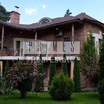 Здається просторий будинок у клубному містечку в Конча-Заспі
