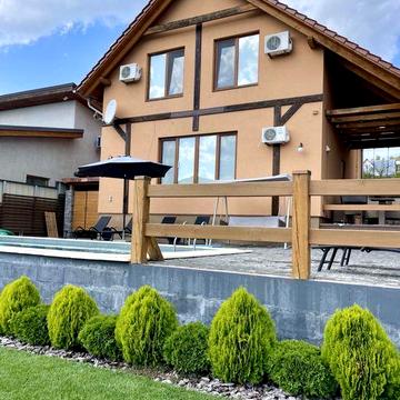 Продам будинок з басеіном