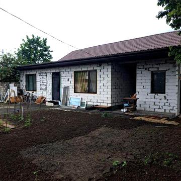 Здам будинок. Пр.Свободи. три кімнати.Близько до центру. На довгий термін.