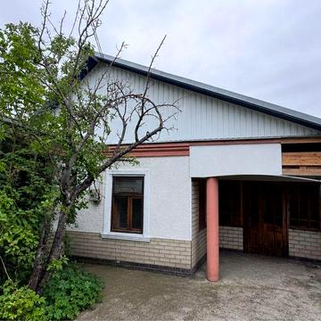 Дом 90 м² на 11 сотках в Чорнобаївці. Печь, гараж, летняя кухня