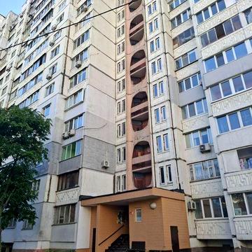Терміново продамо двокімнатну квартиру на початку Троєщини вул. Драйзера 9В