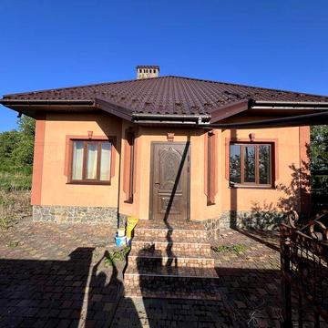 Продається будинок з земельною ділянкою