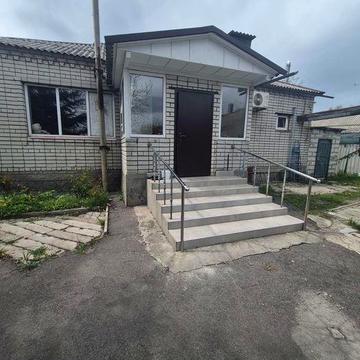 Продам будинок 5 хвилин від центру міста.Великий гарний будинок ,гараж