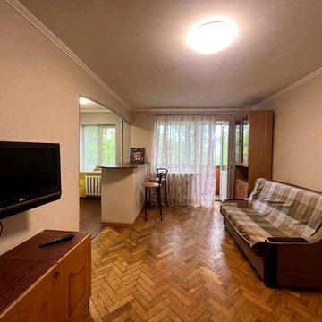 Продам 2 кімнатну студію Борщагівська 97а ( КПІ) 3\5ц 42м2