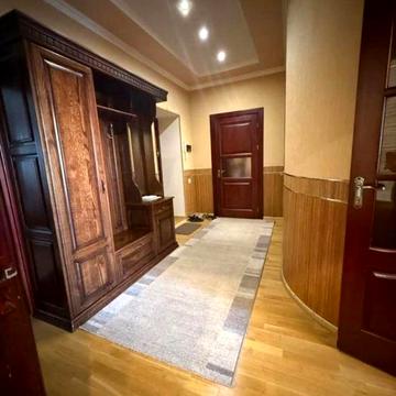 Здається 2 кімнатна квартира в центрі 7хв до Ратуші ВЛАСНИК